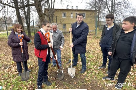 Депутат Государственной Думы Олег Лебедев и коммунисты Тверской области провели патриотическую акцию на малой родине М. И. Калинина