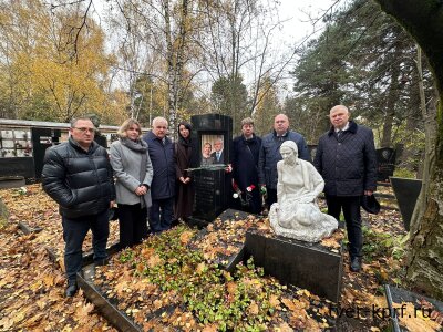 Делегация ЦК КПРФ почтила память выдающихся лидеров Ленинского комсомола