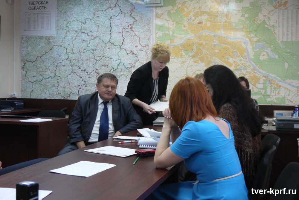 В.Г. Соловьев первым из всех кандидатов сдал подписи для прохождения муниципального фильтра по выборам губернатора