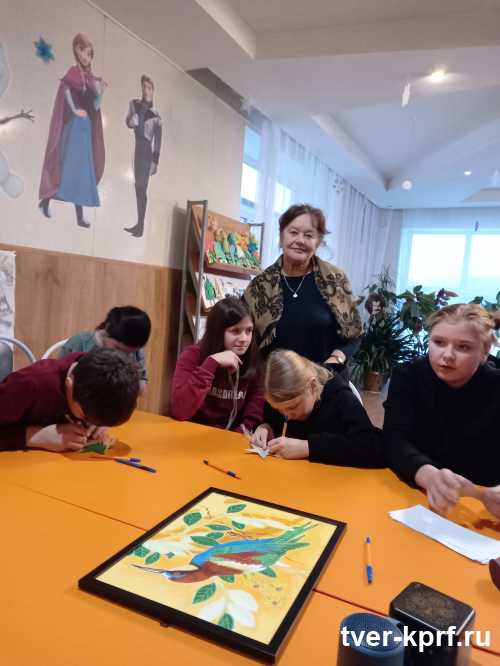 Тверские коммунисты поздравили с Новым годом детей в социально - реабилитационном центре для несовершеннолетних «Надежда» Рамешковского района