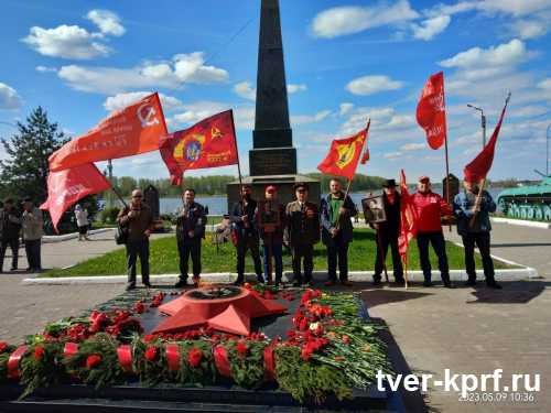 К Дню Победы в деревне Тимково Бологовского района установили мемориальный комплекс
