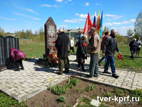 К Дню Победы в деревне Тимково Бологовского района установили мемориальный комплекс