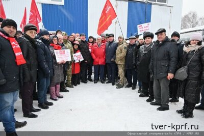 Коммунисты Тверской области приняли участие в отправке 119-го гуманитарного конвоя на Донбасс