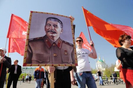 Две трети россиян положительно оценили роль Сталина в Великой Отечественной. Это рекордный показатель за 20 лет