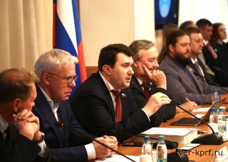 Олег Лебедев провёл в Государственной Думе круглый стол, посвященный продовольственной безопасности, развитию пчеловодства