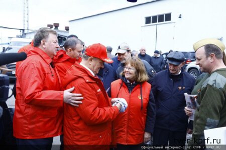 Коммунисты Тверской области приняли участие в отправке 137-го гуманитарного конвоя КПРФ на Донбасс