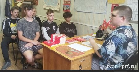 Растёт и крепнет Комсомол Пролетарки!