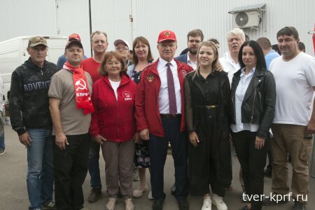 Коммунисты Тверской области приняли участие в отправке 142-го гуманитарного конвоя