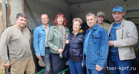 В память о сыне и брате… Семья погибшего бойца СВО из Тверской области передала для фронта автомобиль УАЗ