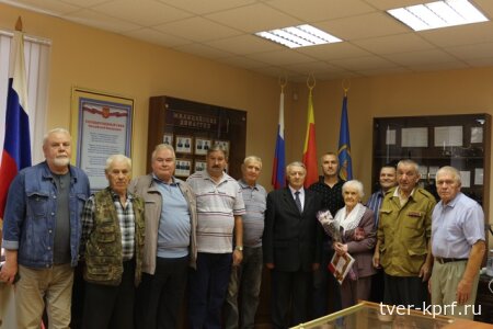Депутат Думы Бологовского муниципального округа Дмитрий Фисенко принял участие в торжественном собрании сотрудников транспортной полиции и передал награды ветеранам