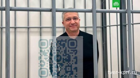 К рукам прилипло