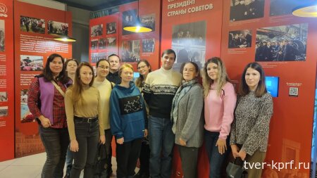 В Твери продолжает работу выставка, посвящённая 150-летию со дня рождения М. И. Калинина. Её гостями стали аспиранты МГУ