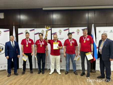 Мужская шахматная команда спортклуба «КПРФ» одержала пятую яркую победу в уходящем году!