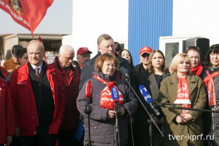 Коммунисты Тверской области приняли участие в отправке 151-го гуманитарного конвоя КПРФ на Донбасс и в приграничные области России