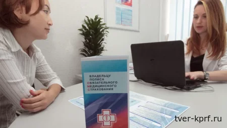 Коммунисты внесут в Госдуму закон об обязательном медполисе для мигрантов