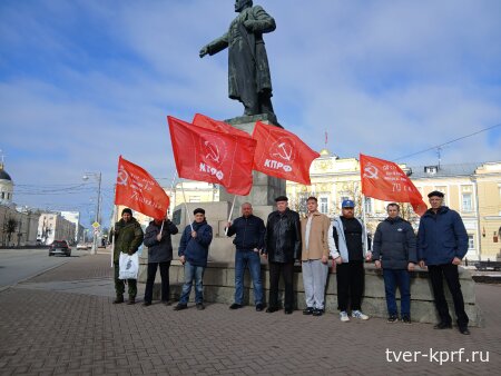 В Твери коммунисты провели автопробег «Красные крылья Победы», приуроченный к 35-летию Всесоюзного референдума о сохранении СССР