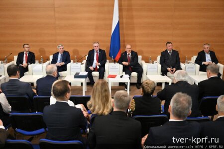 Курс на развитие и социальные гарантии: фракция КПРФ во главе с Зюгановым заставила министров ответить на острые вопросы регионов